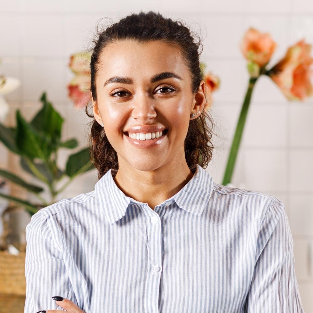 imgi_24_happy-flower-shop-owner-standing-at-counter-2023-09-04-22-29-08-utc